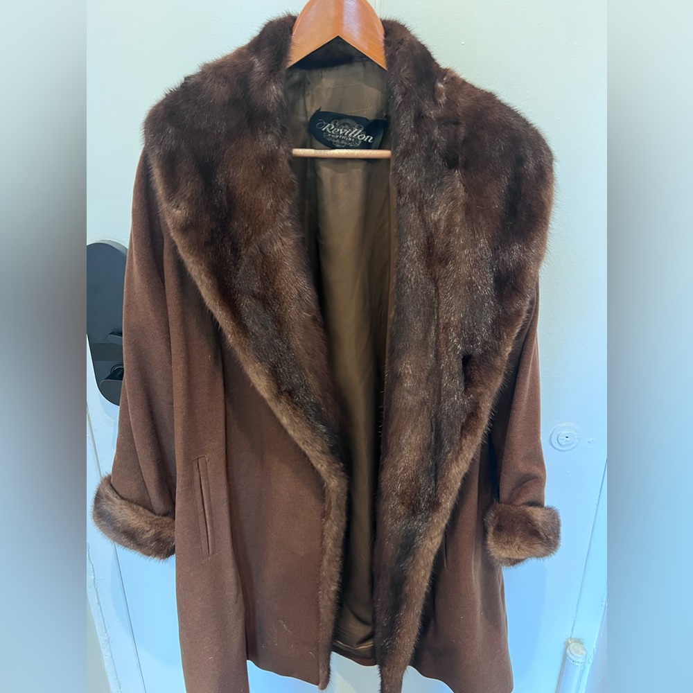 MOVING SALE HUGE DISCOUNTS!! - Vintage Fur Trimmed Coat 🧸
